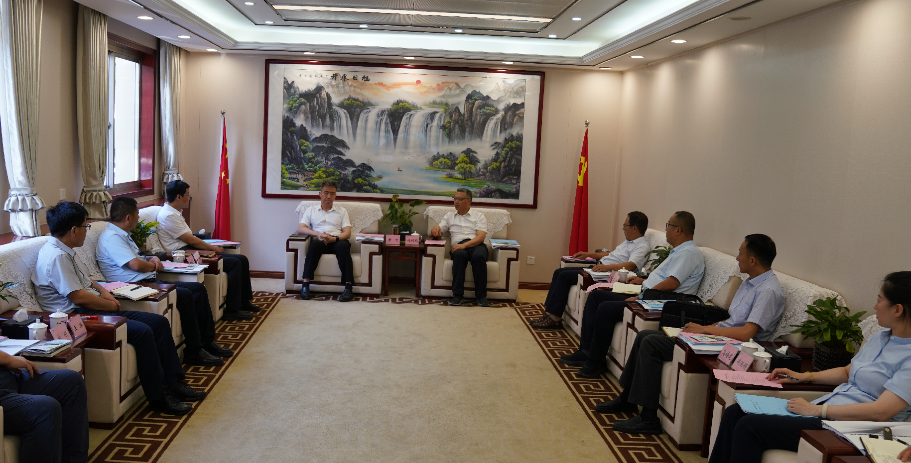 劉利民與臨潼區(qū)委書記黃可、區(qū)長苗吉會談